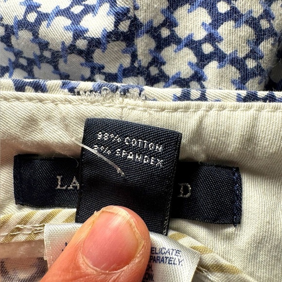 Land's End Fit 2  Bermuda Golf Shorts Geometric White & Blue Style Size 14 EUC - Picture 6 of 11